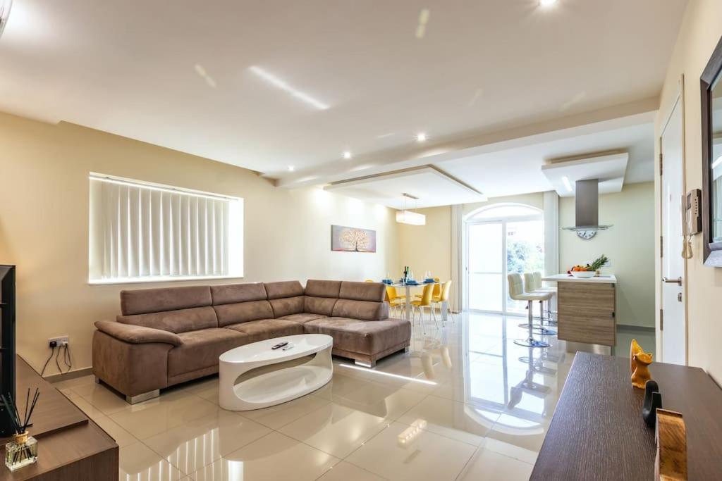 Modern 3 Bedroom Apartment Close To Paceville And Beach Is-Swieqi Екстериор снимка