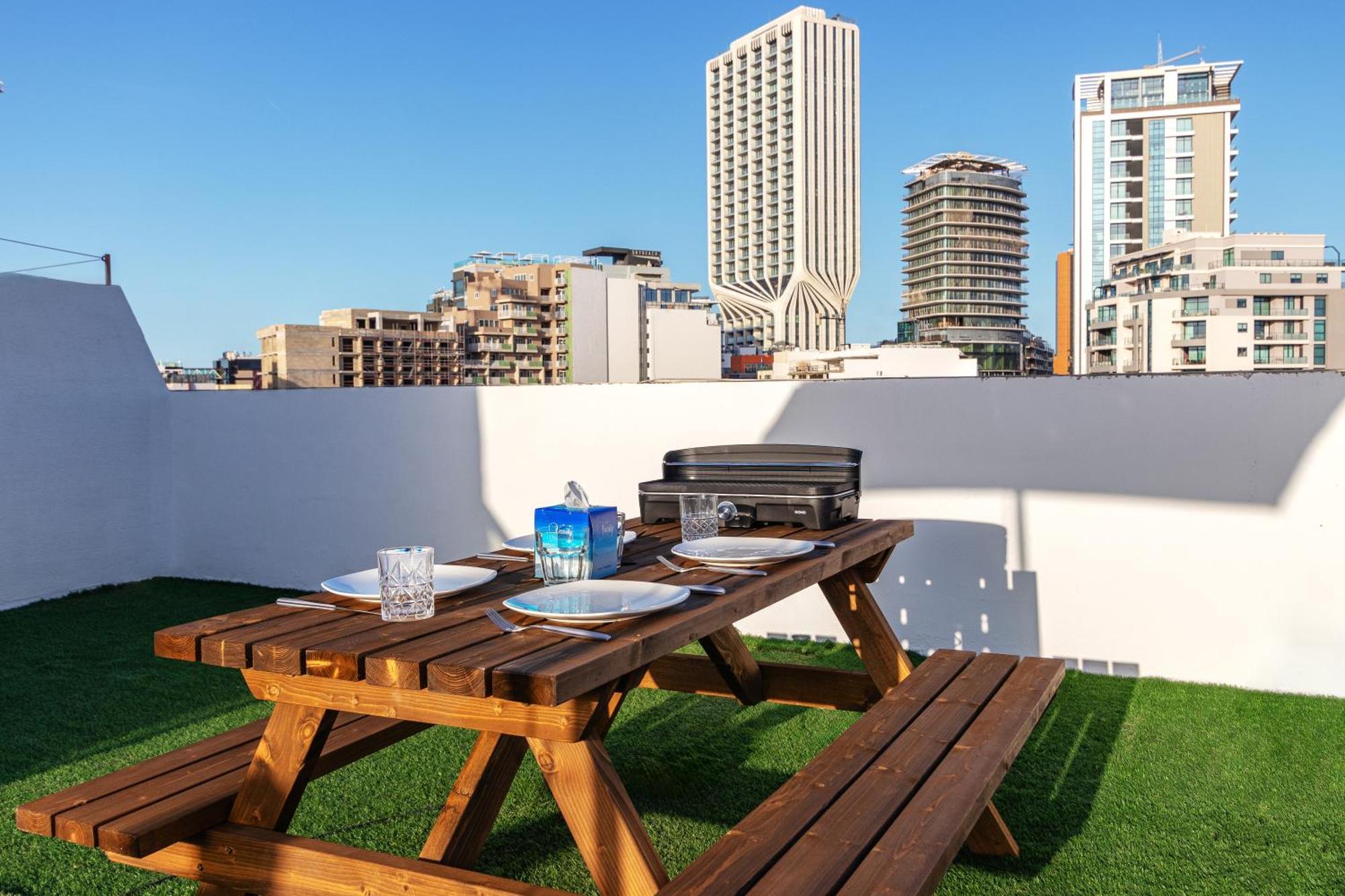 Modern 3 Bedroom Apartment Close To Paceville And Beach Is-Swieqi Екстериор снимка